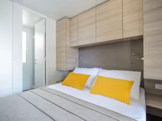 Deluxe mobile home - bedroom I.jpg